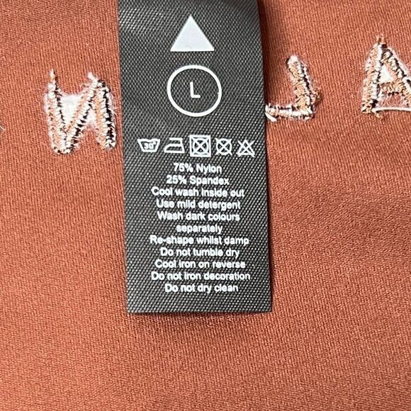 Balance Athletica cropped zip in cocoa L. Beautiful chocolate brown. - Picture 8 of 8